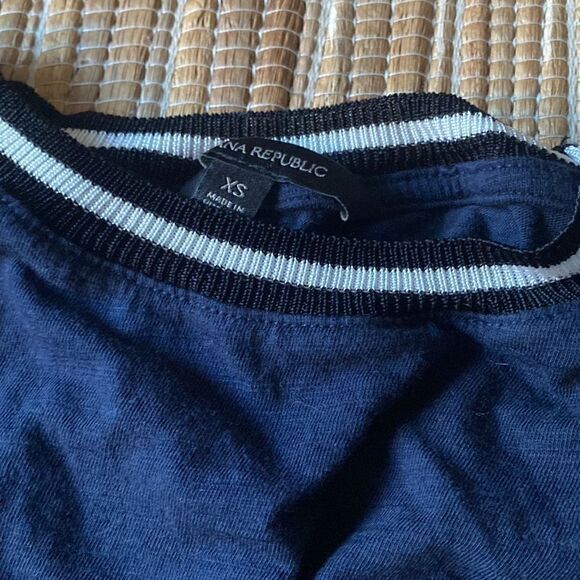 EUC Banana Republic SS navy sweater tee with white piping at neck . Size XS - Picture 3 of 5